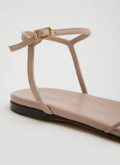 Flats|Sandals><noscript><img width=