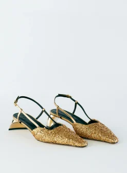 Heels><noscript><img width=