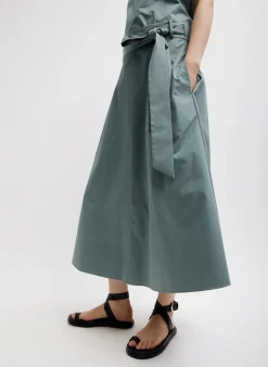 Skirts><noscript><img width=