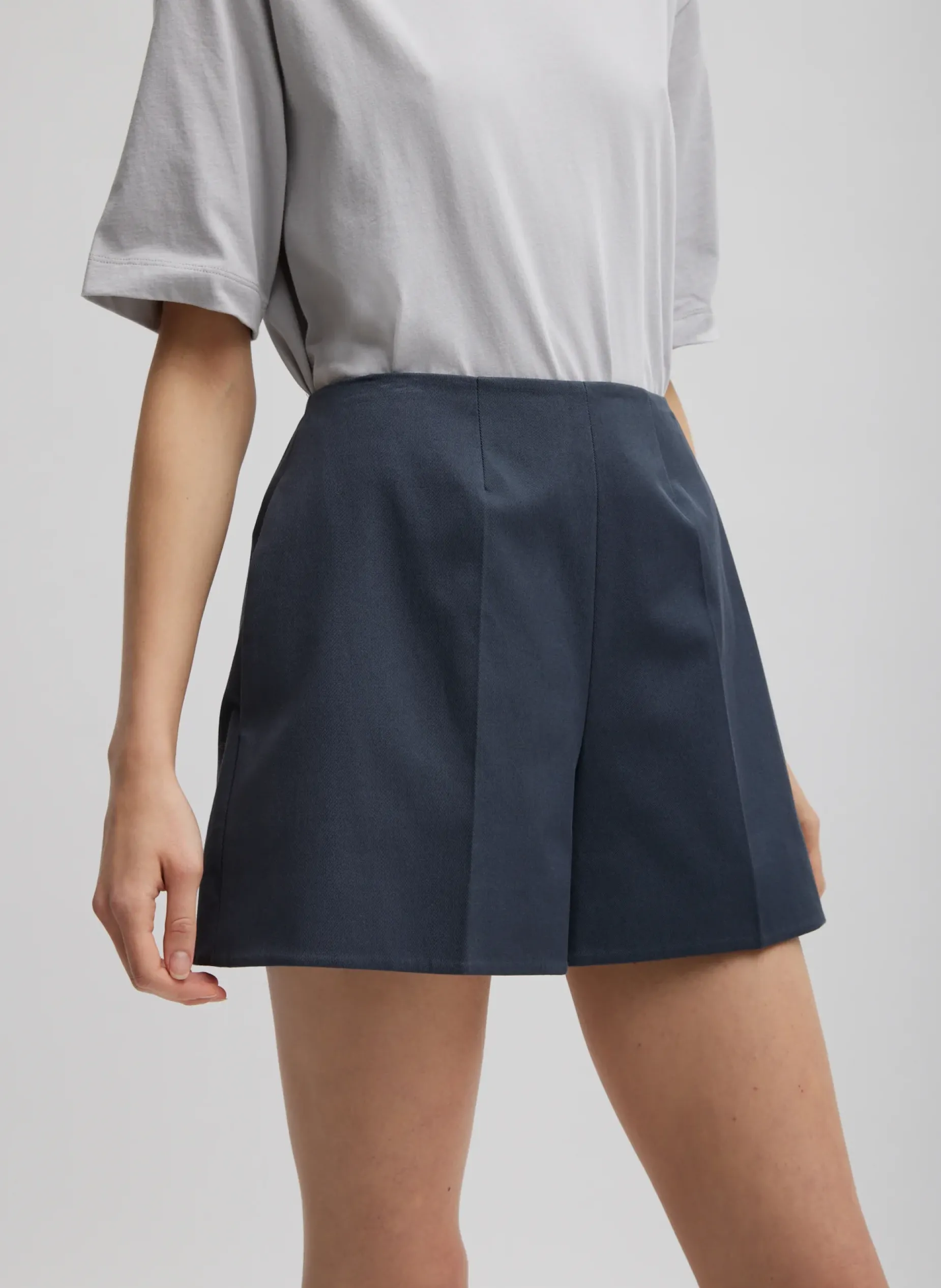 Suits|Pants & Shorts>Tibi Oliver Cotton Stretch Tricotine Structured Shorts Slate Blue