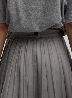 Skirts><noscript><img width=