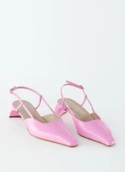Heels><noscript><img width=