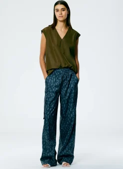 Pants & Shorts><noscript><img width=