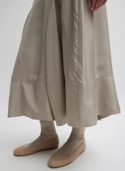 Skirts><noscript><img width=