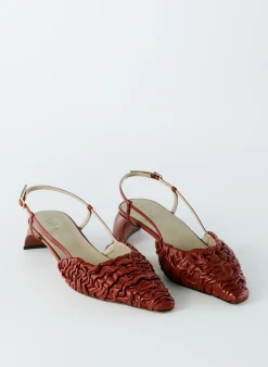 Heels><noscript><img width=